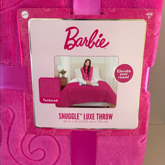 New Barbie Textured Throw - Picture 3 of 7